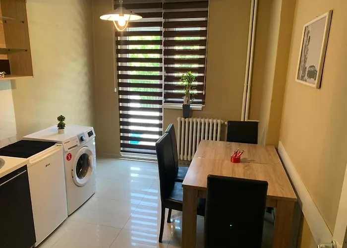 Lungro\'S Square Apartment