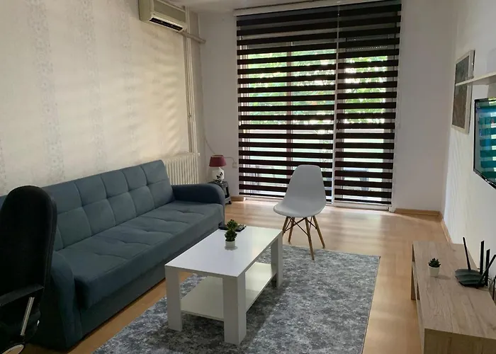 Lungro\'S Square Apartment