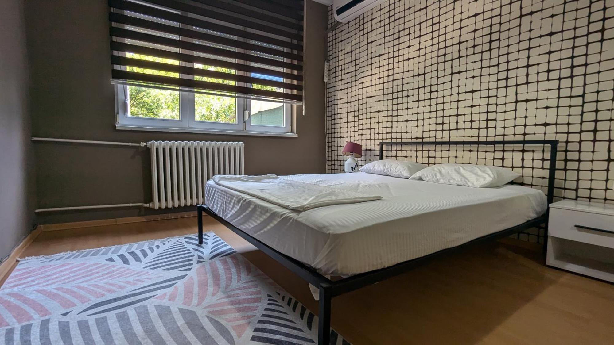 Lungro's Square Apartman *